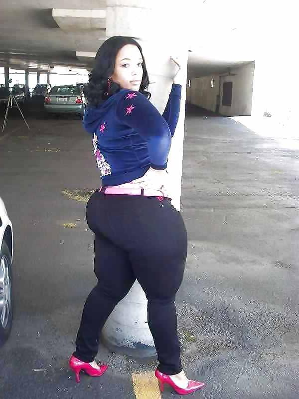 25P Big thick creamy asses in public 2