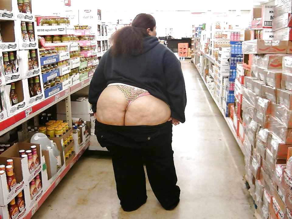 25P Big thick creamy asses in public 2