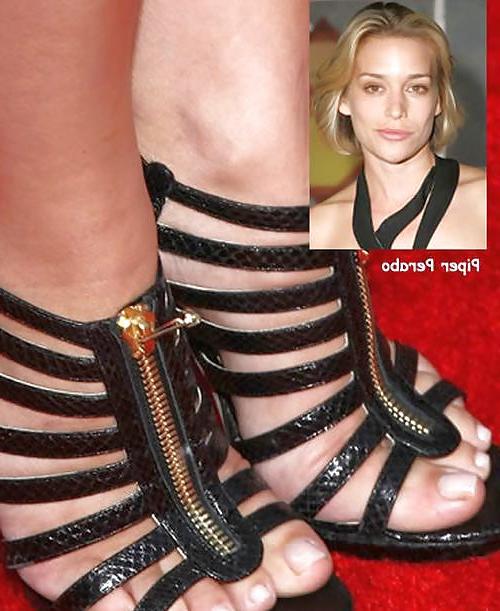 25P Piper Perabo - Foot Goddess