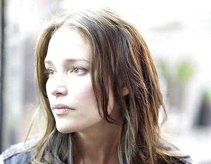 25P Piper Perabo - Foot Goddess