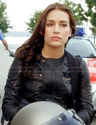 25P Piper Perabo - Foot Goddess