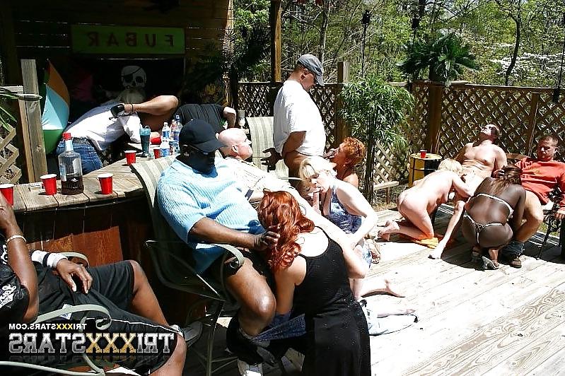 15P Slut GRANNIES fuck in PUBLIC