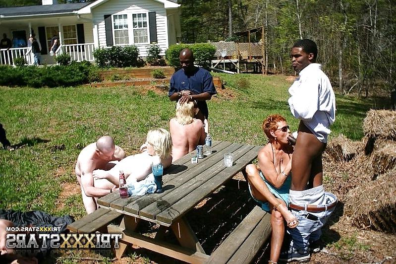 15P Slut GRANNIES fuck in PUBLIC