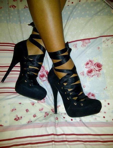 25P Feet and heel fetish 9