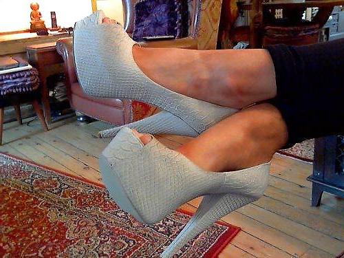 25P Feet and heel fetish 9