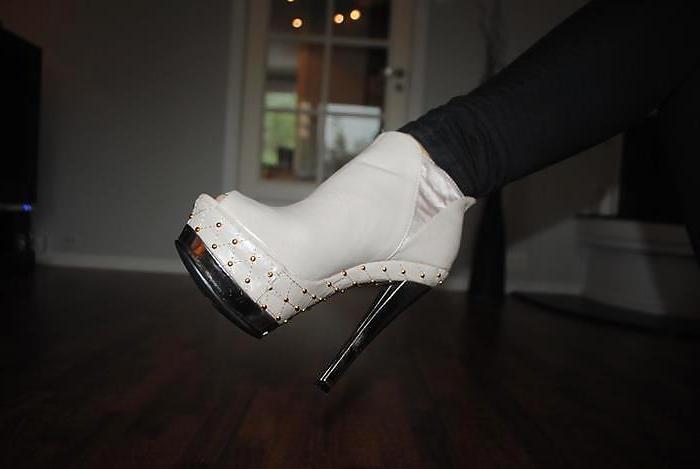 25P Feet and heel fetish 9