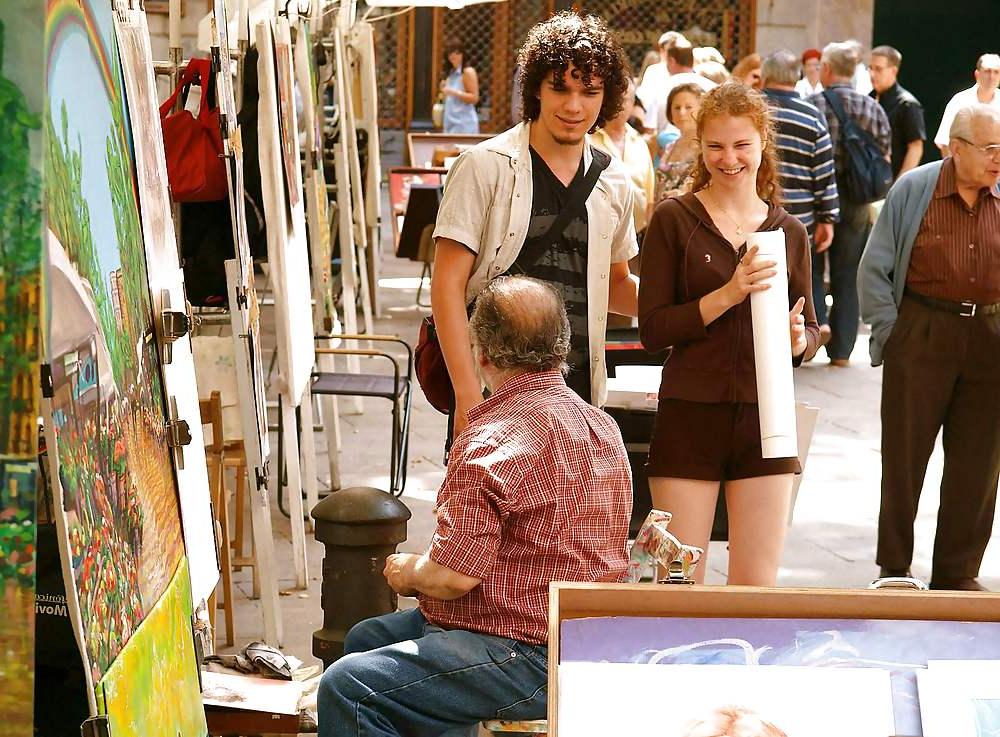 20P Beautifull redhead naked in public