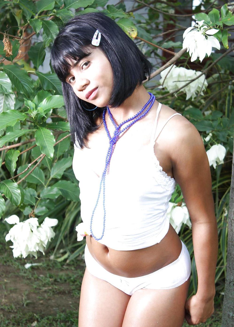 25P Charming Tobie - Outdoor cute in white