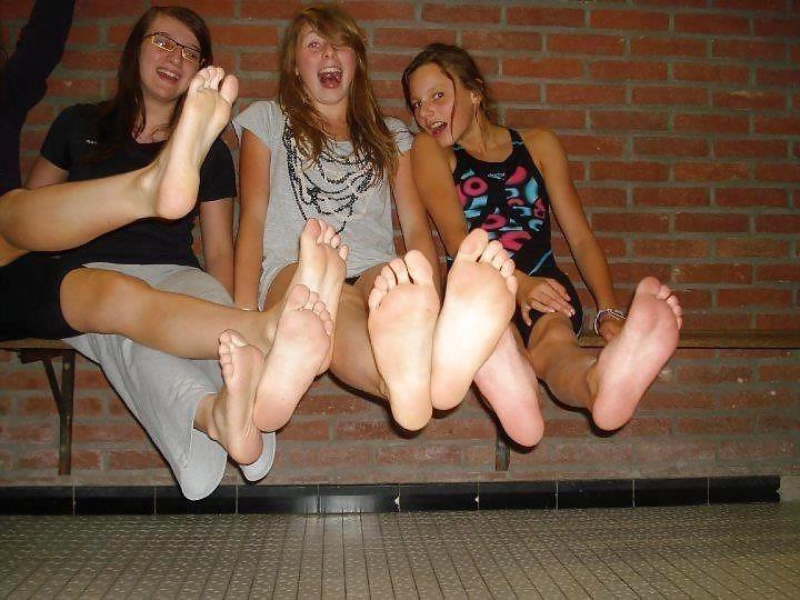 25P Female Feet