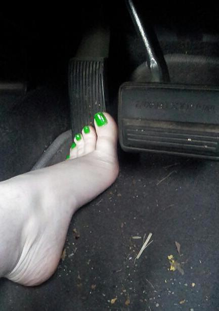 25P Female Feet