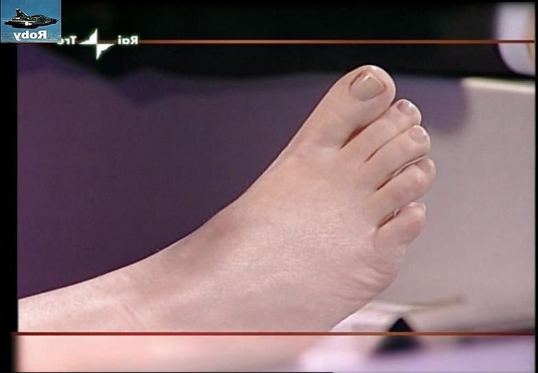 11P Luciana Littizzetto Feet