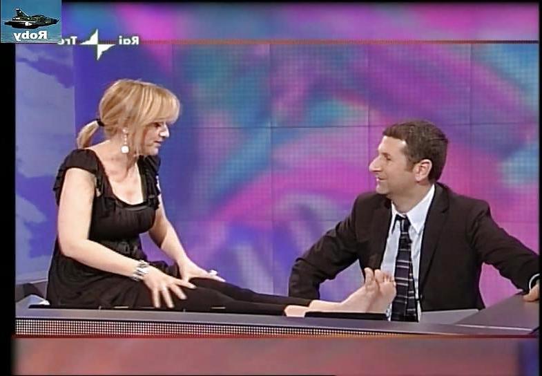 11P Luciana Littizzetto Feet