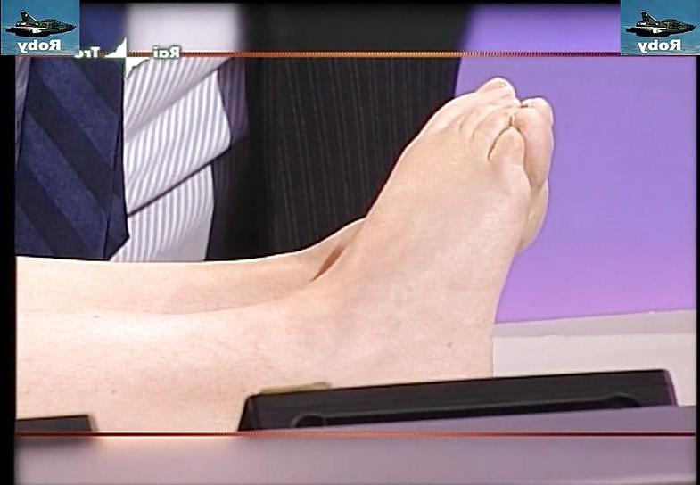 11P Luciana Littizzetto Feet