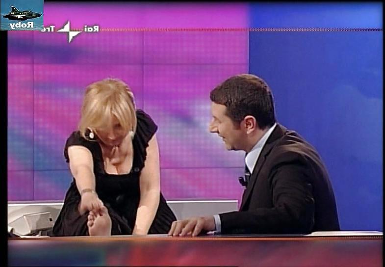 11P Luciana Littizzetto Feet