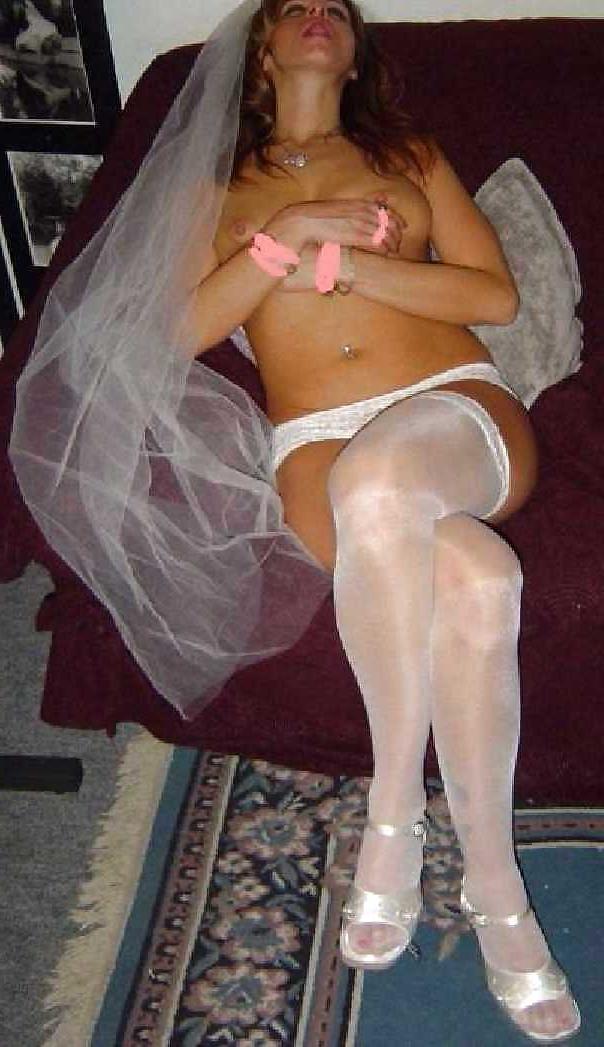 25P HERE COMES THE BRIDE