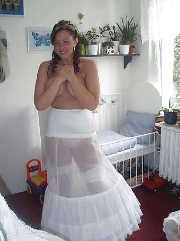 25P HERE COMES THE BRIDE