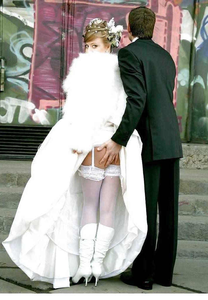 25P HERE COMES THE BRIDE