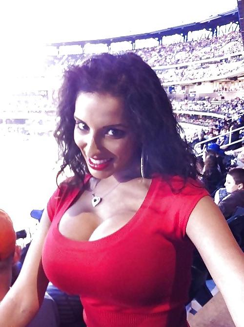 25P Ultimate Bimbo BBC Slut - Tehmeena