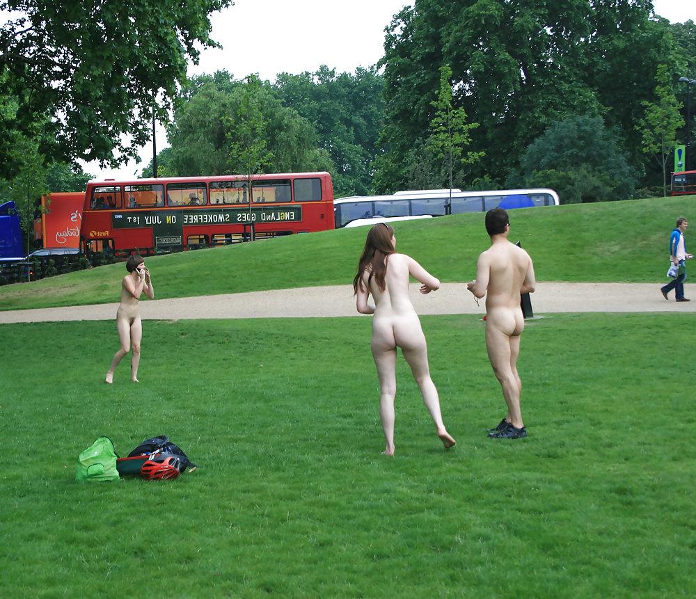 10P TheSandfly Dare To Play Naked!