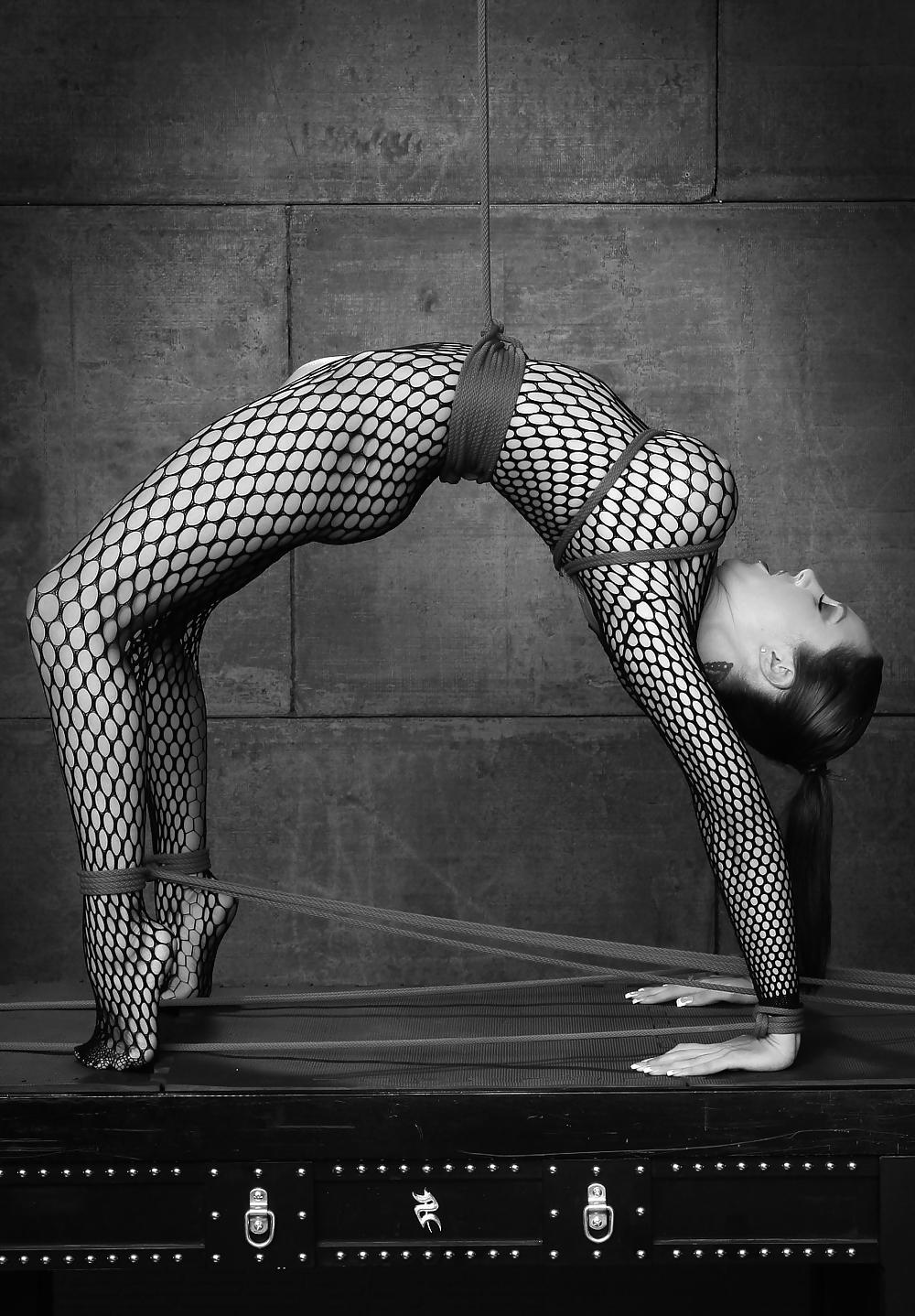 25P Bondage art session ...