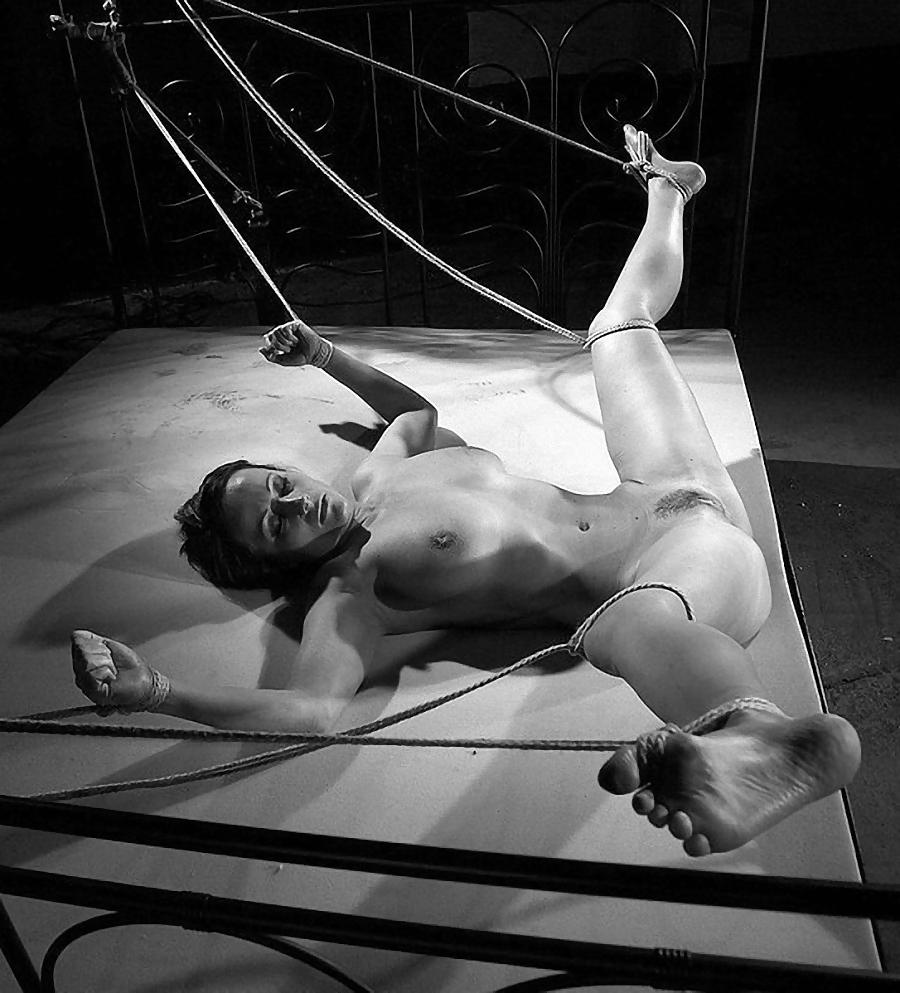 25P Bondage art session ...