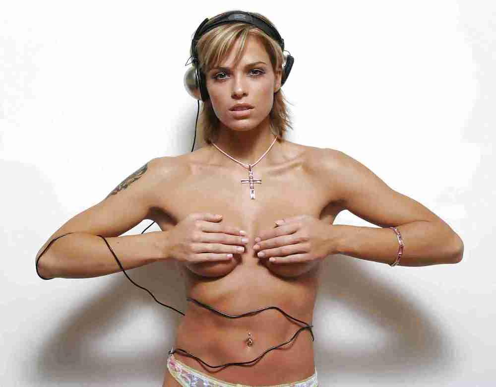 25P Sexy female DJs