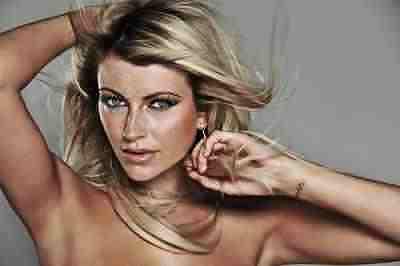 25P Sexy female DJs