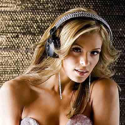 25P Sexy female DJs