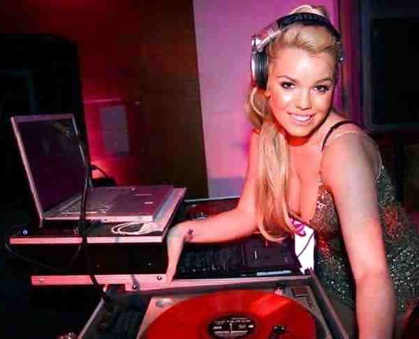 25P Sexy female DJs