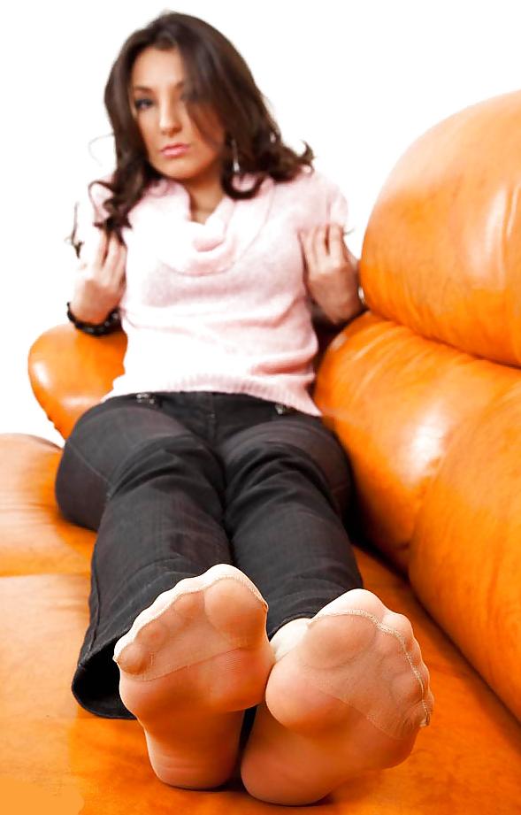 25P More Girls Feet in Tan RHT Nylons