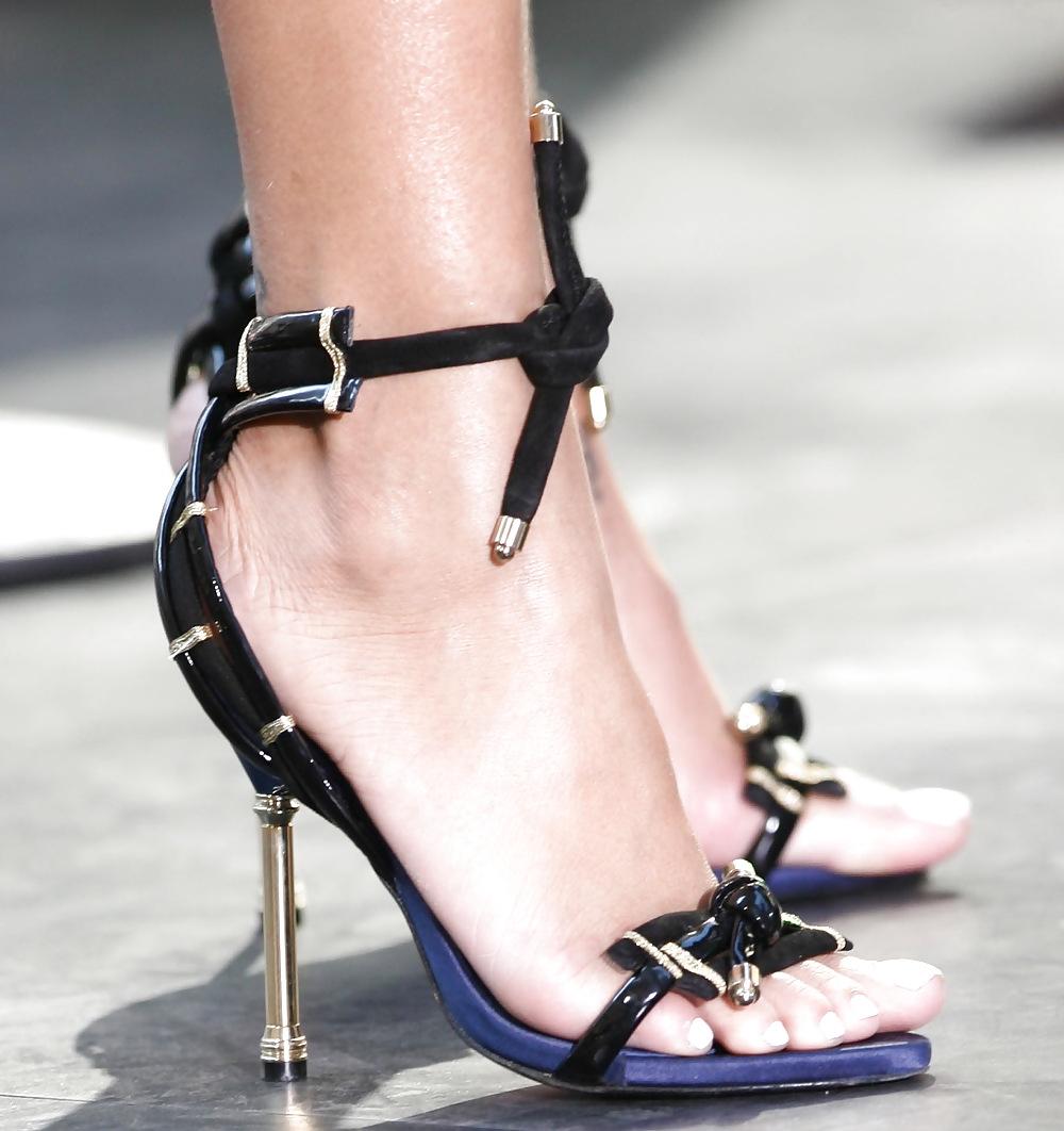 25P Rihanna feet