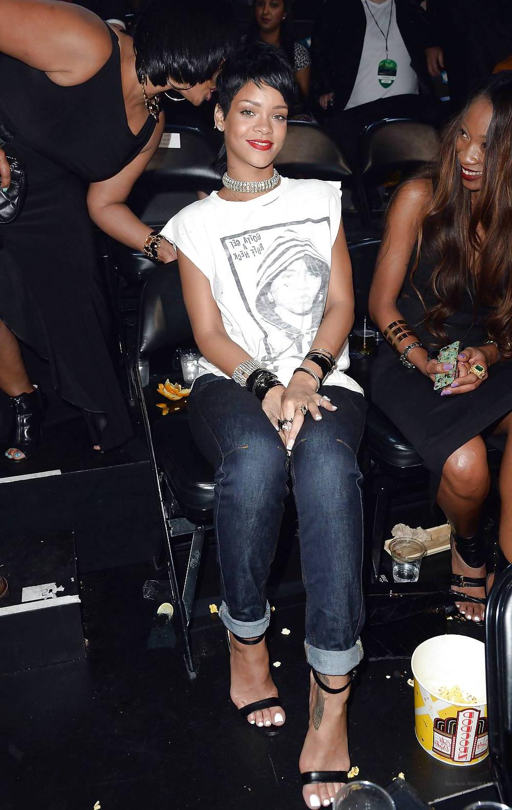 25P Rihanna feet