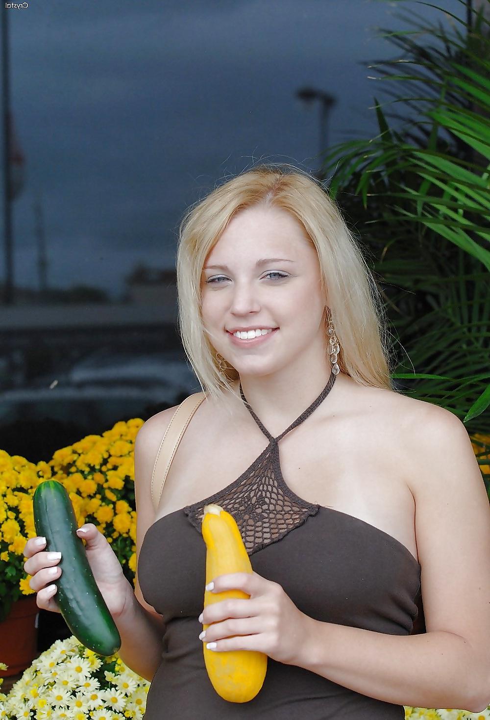 25P Some teens some toys porn pics#2
