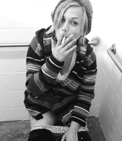 25P Toilet Girls!