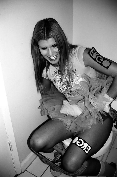 25P Toilet Girls!