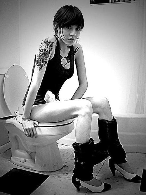 25P Toilet Girls!