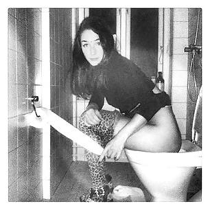 25P Toilet Girls!
