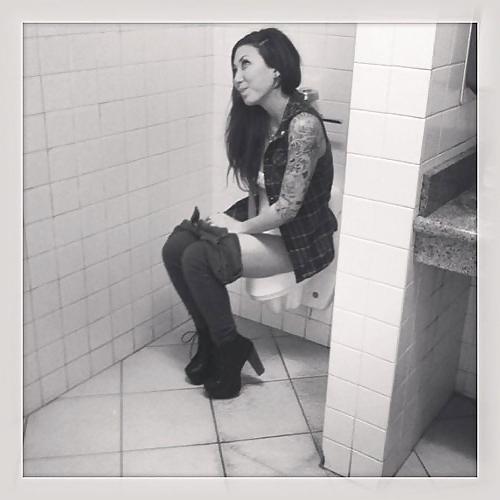 25P Toilet Girls!
