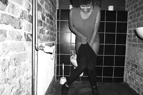 25P Toilet Girls!