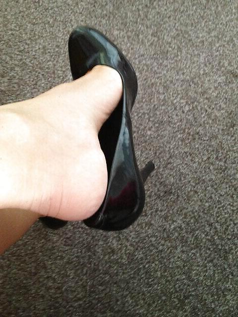 25P Legs, feet, heels and hosiery