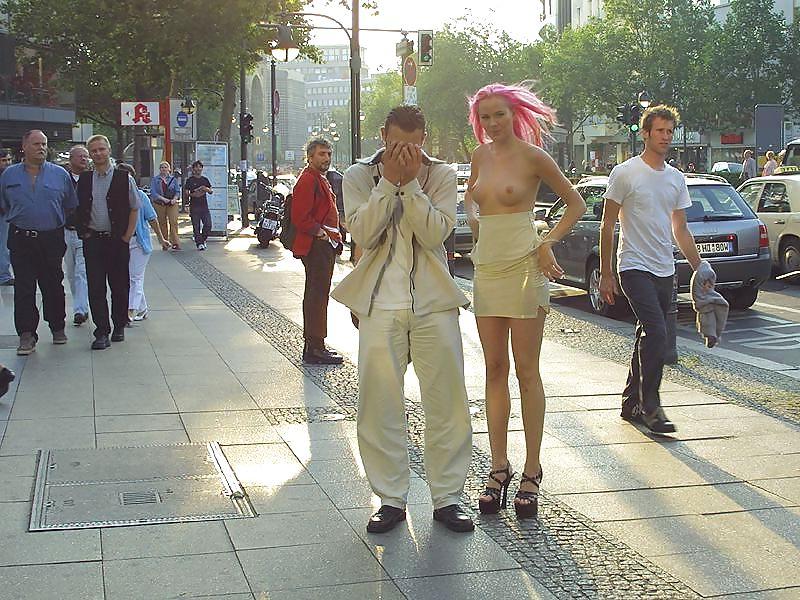 25P Nude In Public,By Blondelover.