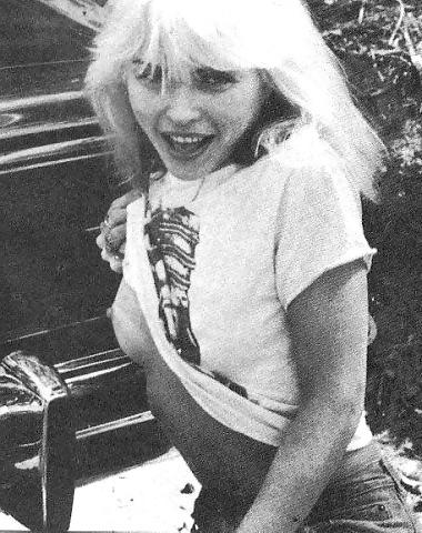 19P Female Musicians - Music Fans