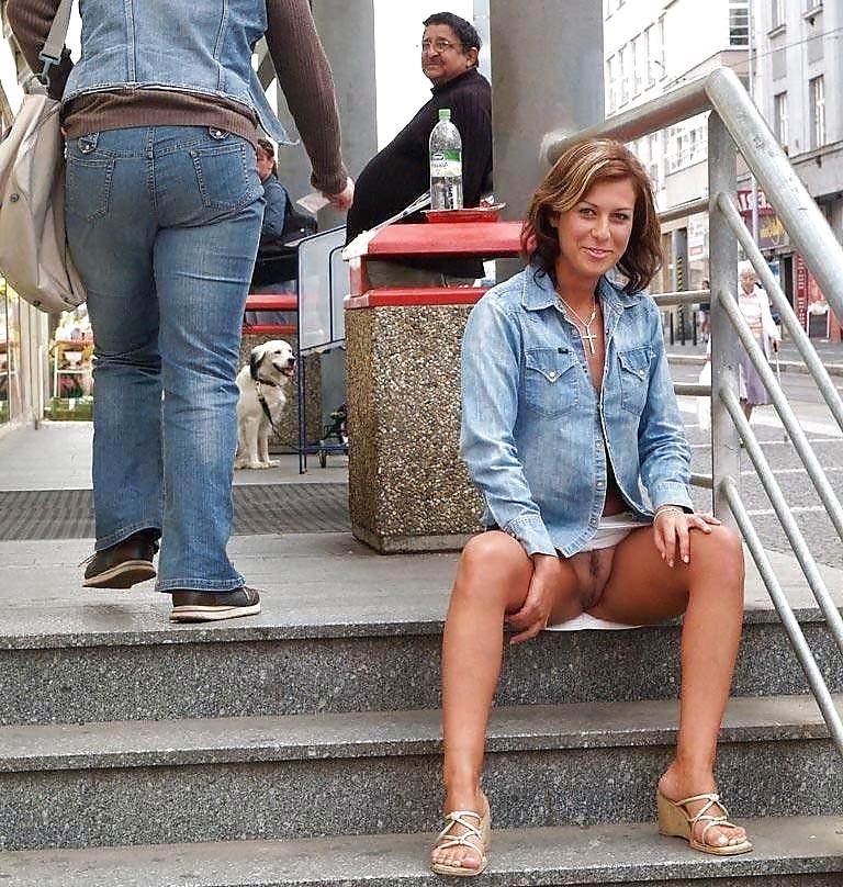 20P Exposed pussy in public