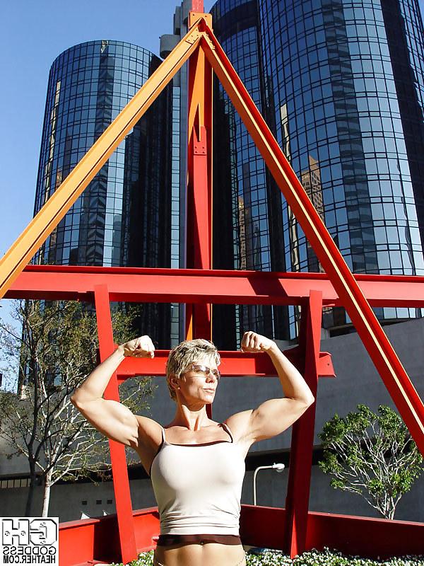 25P Muscle bitch blonde