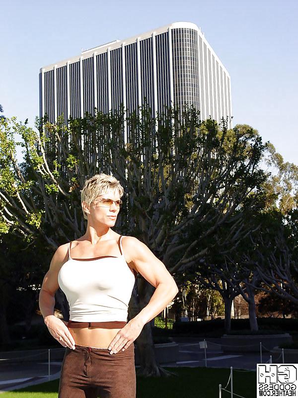 25P Muscle bitch blonde