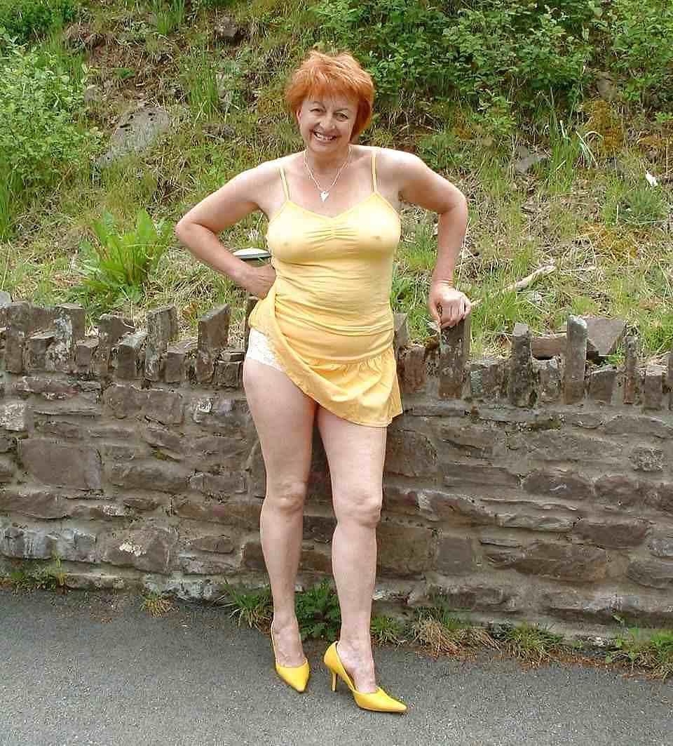 7P Anita dirty british slut in yellow