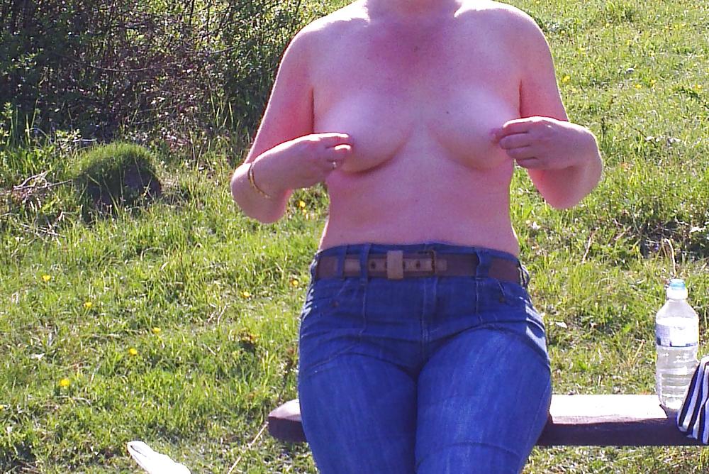 5P Wife Topless Outside