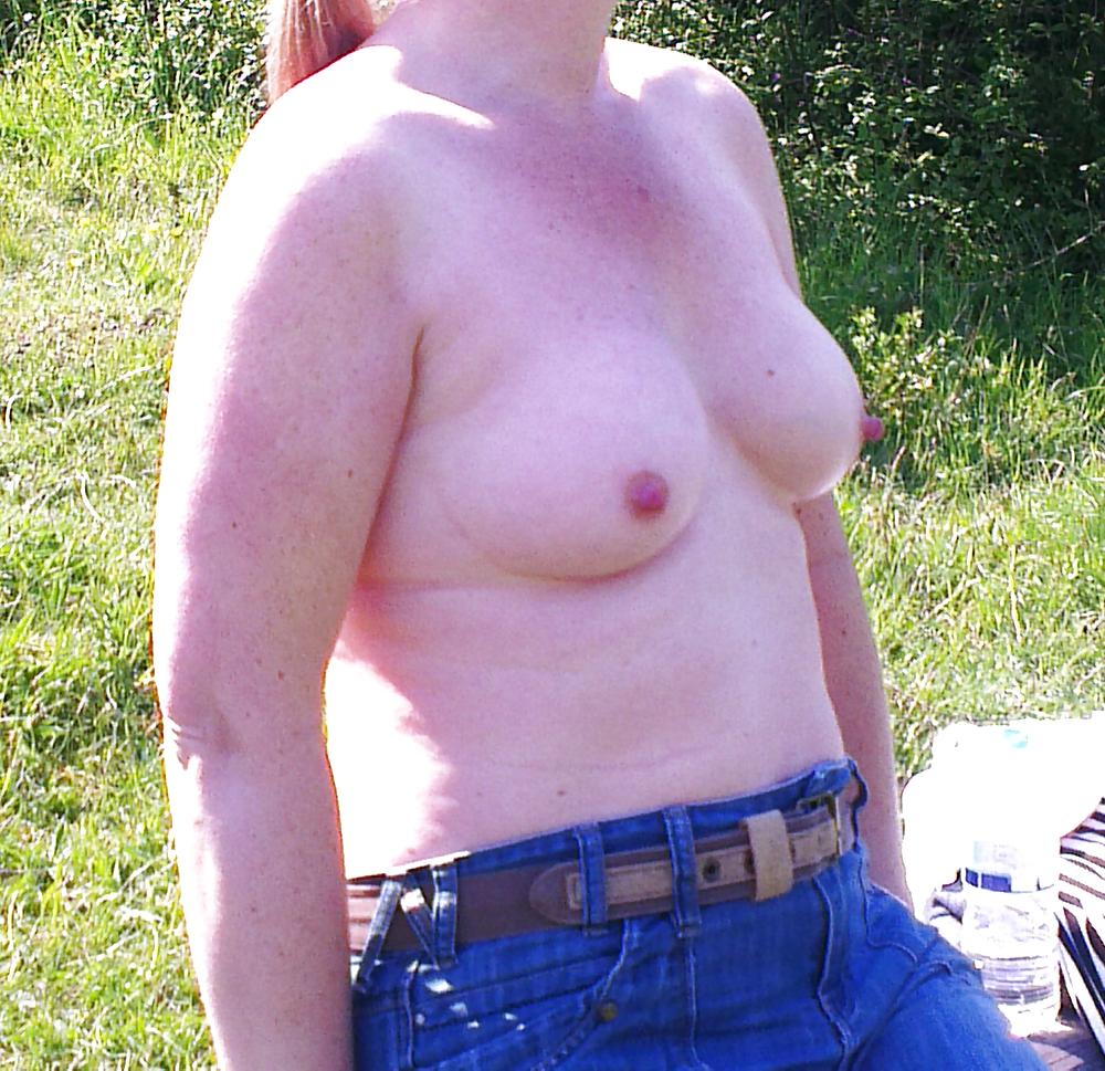 5P Wife Topless Outside