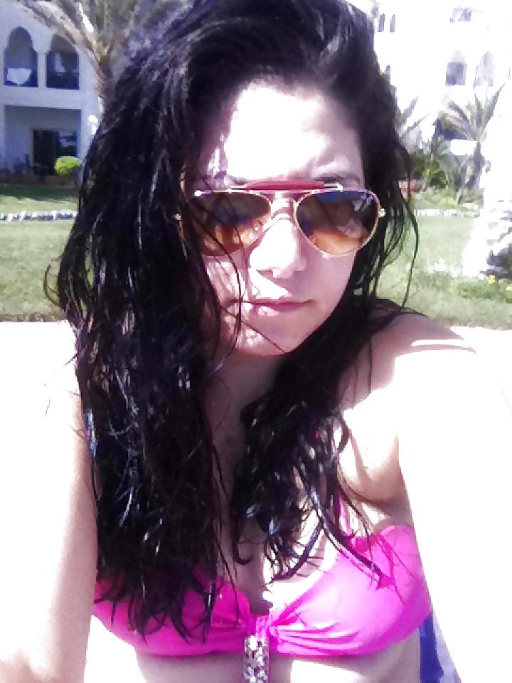 6P How many dicks can  jerk off to this Bitch ? comment her plz