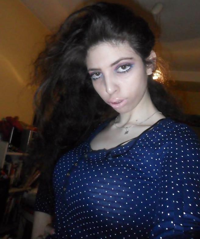 6P How many dicks can  jerk off to this Bitch ? comment her plz